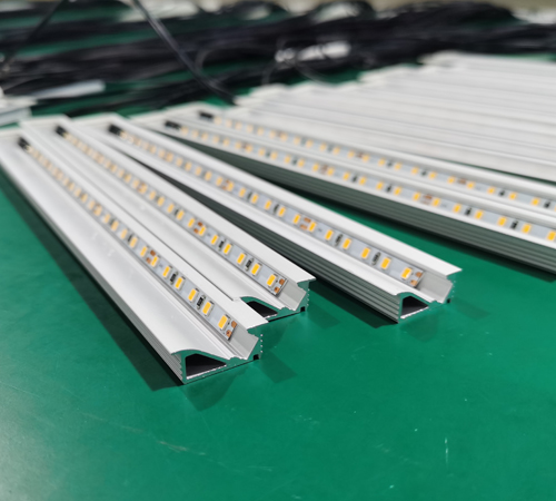 Journal de production : Luminaire LED profilé en aluminium pour éclairage intérieur